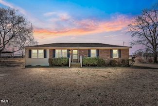 2004 Hilltop Ln, Goldsboro, NC 27530