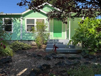 313 N 17th St, Philomath, OR 97370