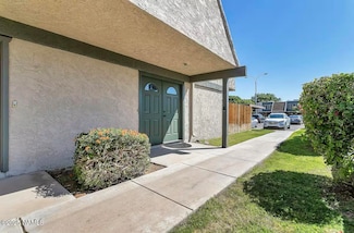 5943 W Golden Ln, Glendale, AZ 85302