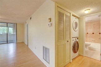 6800 Cypress Rd Unit 215, Plantation, FL 33317