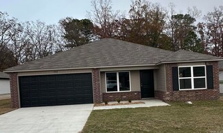 1352 Meadows Dr, Benton, AR 72019