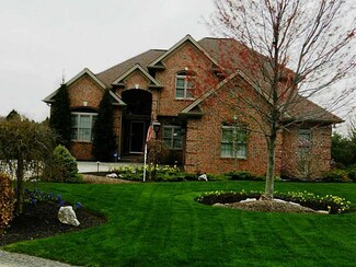 470 Spruce Ln, Houston, PA 15342