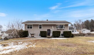 7 Greenfield Ln, Biddeford, ME 04005