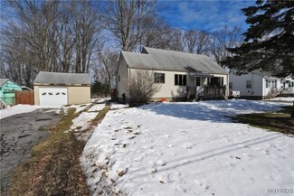 1238 Parkview Dr, North Tonawanda, NY 14120