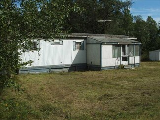 122 Railroad Ave, Dexter, ME 04930