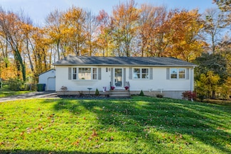 25 Spice Hill Dr, Meriden, CT 06451