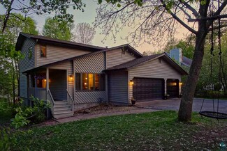 920 Timberline Ln, Duluth, MN 55811