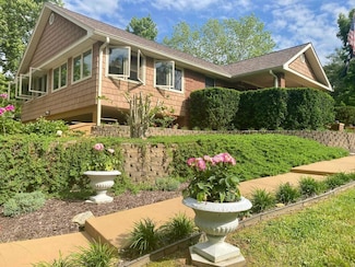 1222 Mountain View Dr, Falls of Rough, KY 40119