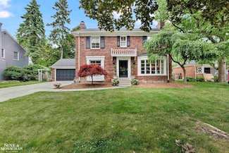1150 S Oxford Rd, Grosse Pointe Woods, MI 48236