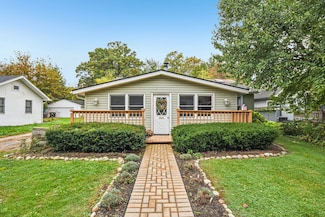 27630 N Hickory St, Island Lake, IL 60042