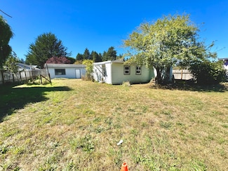 1942 Crowell Ln, Eureka, CA 95503