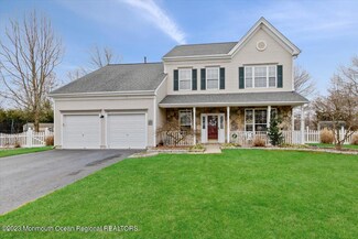 40 Woodstown Dr, Freehold, NJ 07728