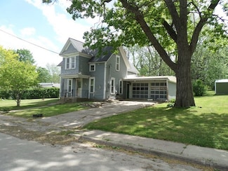 43 River St S, Central City, IA 52214