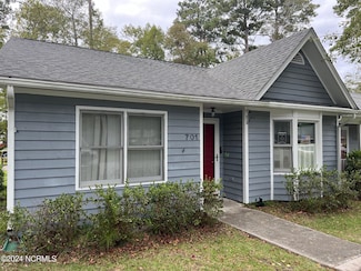 600 N 35th St Unit 701, Morehead City, NC 28557