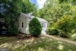 7530 Fisher Dr, Falls Church, VA 22043