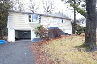11 Olin Dr, Nanuet, NY 10954