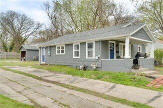 803 W Walnut St, Nevada, MO 64772
