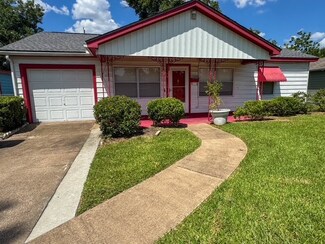 6738 Underhill St, Houston, TX 77092