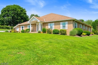 242 Schoeneck Ave, Pennsylvania, NJ 18064