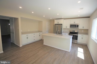 118 N Cottage Rd, Sterling, VA 20164