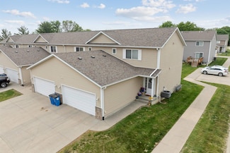 3410 Governor Ct, Waterloo, IA 50702