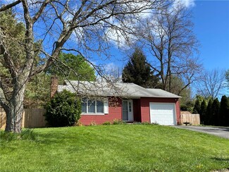 5721 Stonykill Dr, East Syracuse, NY 13057
