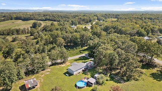 37 Scratch Ankle Rd, Trenton, GA 30752