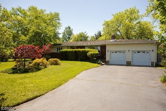 282 Bridgepoint Rd, Belle Mead, NJ 08502