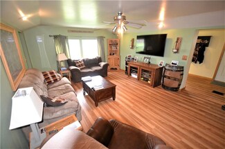 10595 Wayne Center Rose Rd, Clyde, NY 14433