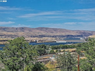 2205 E 9th St, Thedalles, OR 97058
