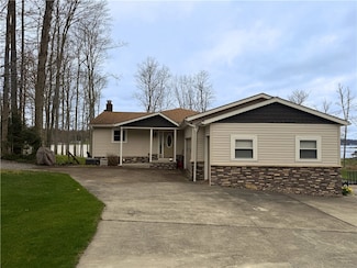 228 Latonka Dr, Mercer, PA 16137