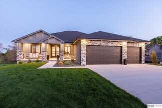 10423 S 166th Cir, Omaha, NE 68136