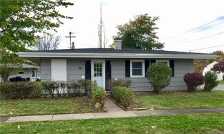 5784 Fairview Dr, Sanborn, NY 14132