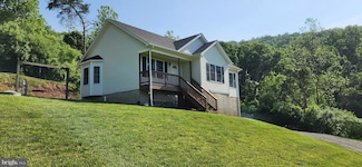 143 Golden Russet Dr, Linden, VA 22642