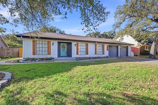 140 Stonegate Ct, Bedford, TX 76022