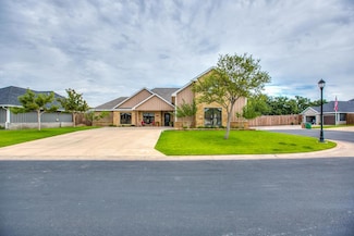 2033 Silver Creek Ct, San Angelo, TX 76904