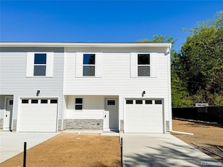 109 Oakwood St, Holly, MI 48442