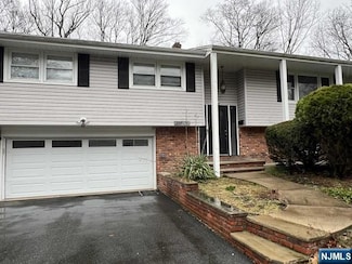 222 Doxey Dr, Park Ridge, NJ 07656