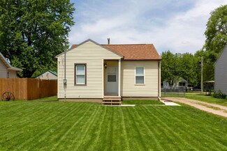 2115 Regal Ave, Waterloo, IA 50702