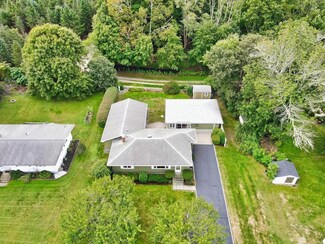 25 Highland Ct, Tiverton, RI 02878