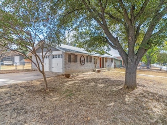 314 W Nimitz St, Fredericksburg, TX 78624