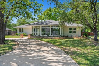104 College View Dr, Bryan, TX 77801