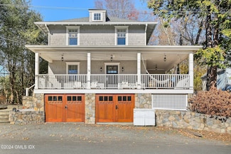 8 Glendale St, Cos Cob, CT 06807