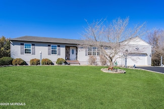 4 Willow Oak Dr, Cookstown, NJ 08511