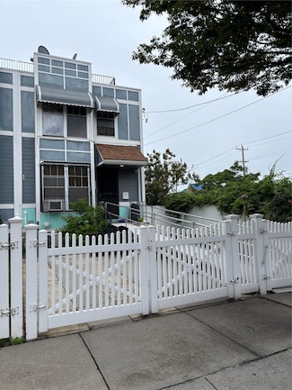 355 Beach 43rd St, Far Rockaway, NY 11691