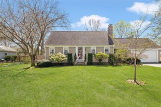 7 Laurel Ln, Barrington, RI 02806