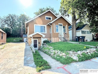 623 S 33rd St, Omaha, NE 68105
