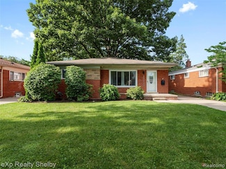 20425 Sunnydale St, Saint Clair Shores, MI 48081
