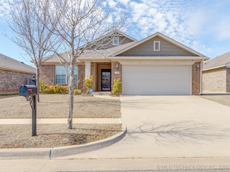 13 Evermore Ln, Yukon, OK 73099