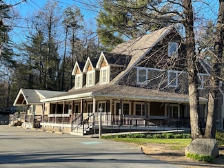 98 Amesbury Rd, Kensington, NH 03833